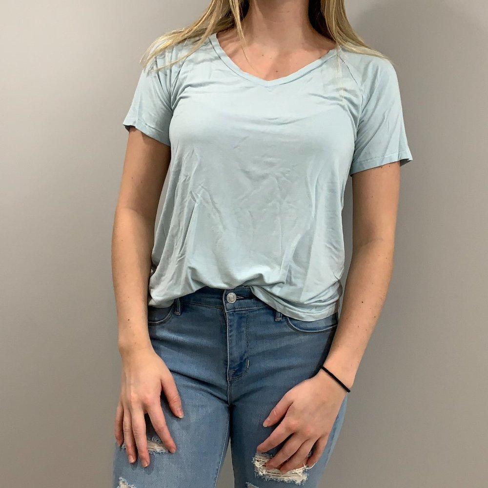 American Eagle v-neck